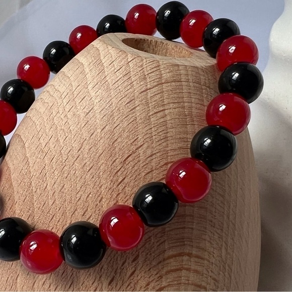 Black & Red Beaded Stretch Bracelet - Picture 1 of 13